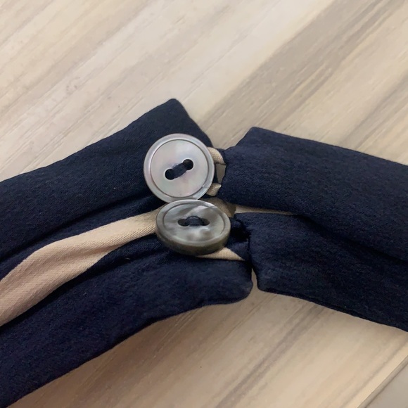 🌟5/$25 Banana Republic Silk Halter Neck Blouse - Navy Blue/Gold Chevron, Sz Med - Picture 8 of 11